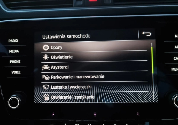 Skoda Superb cena 106899 przebieg: 72000, rok produkcji 2018 z Sosnowiec małe 742